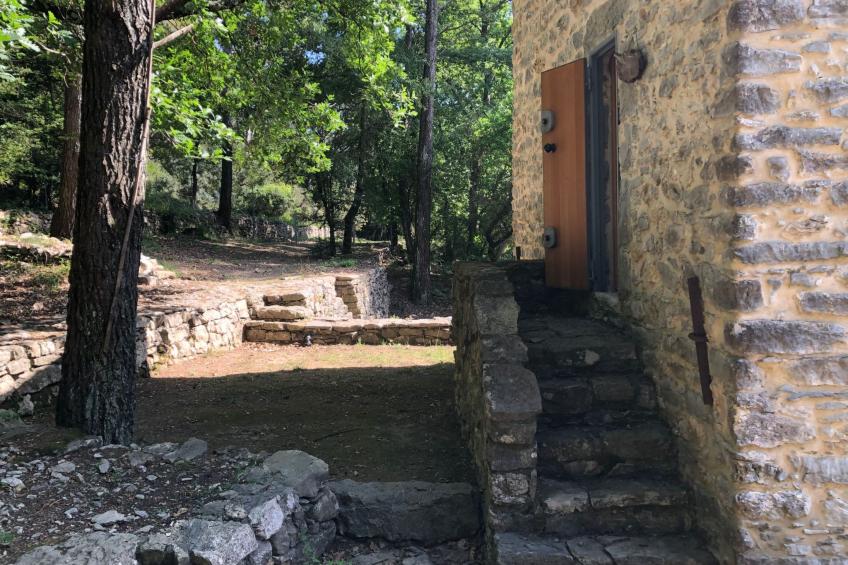 Zypressen, ein Haus im Wald an der ligurischen Riviera - foto 49