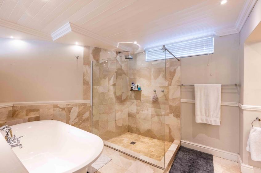 4 Bedroom Self Catering House - foto 26