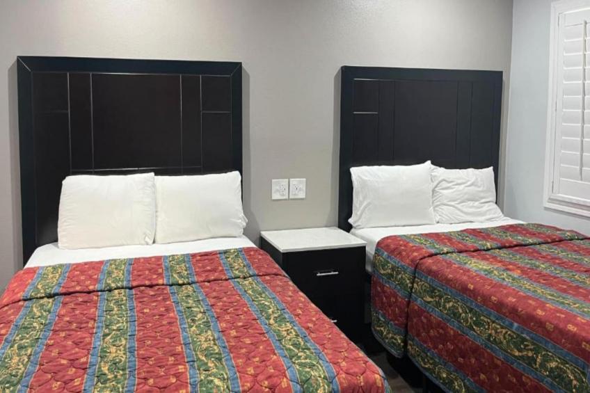 2 Full Beds  Non-Smoking Micfridge - foto 5