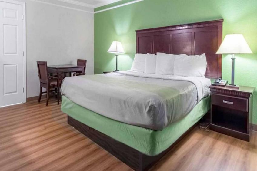 1 King Bed  Smoking - foto 13