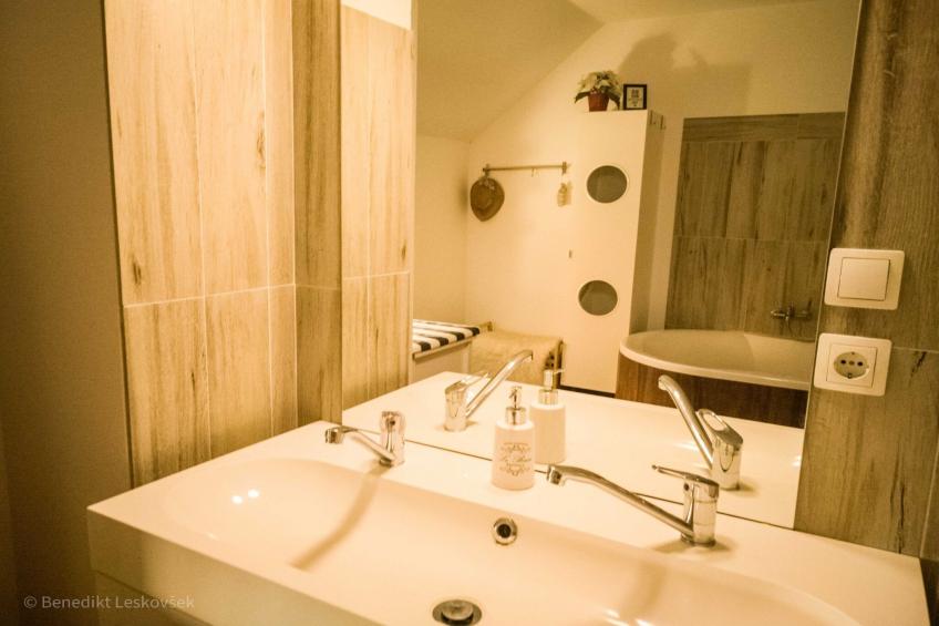 Rustic Refuge Glamping with Hot-Tub and Sauna - Two Bedroom Apartment with Terrace - foto 16