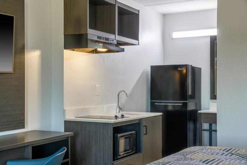 2 Queen Beds  Non-Smoking Kitchen - foto 14