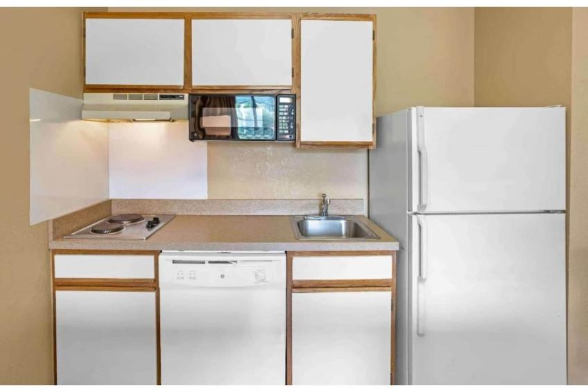 1 King Bed | Hearing Accessible, Kitchen - foto 16