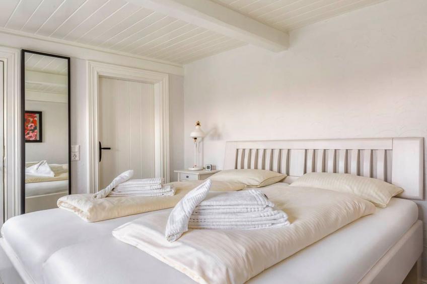 Reetdachhaus inmitten von Wiesen und Feldern - foto 21