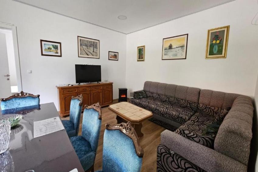 Apartment Gracac - Two Bedroom Apartment with Terrace - foto 3