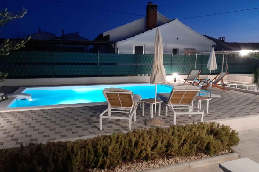 Holiday house overlooking the courtyard and pool - BF-DGHZC - foto 3