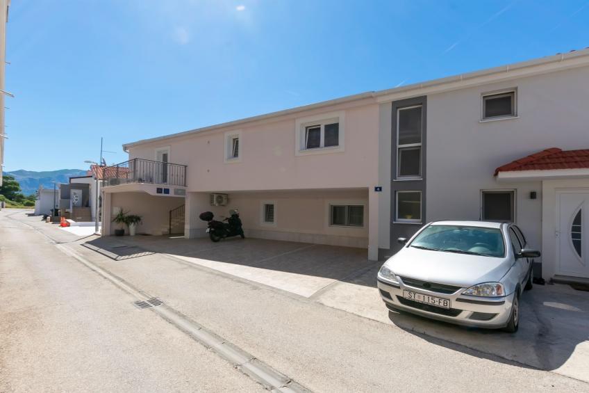 Apartments Hope (Dugi Rat) - Three-Bedroom Apartment with Jacuzzi  (Stanko) - foto 24