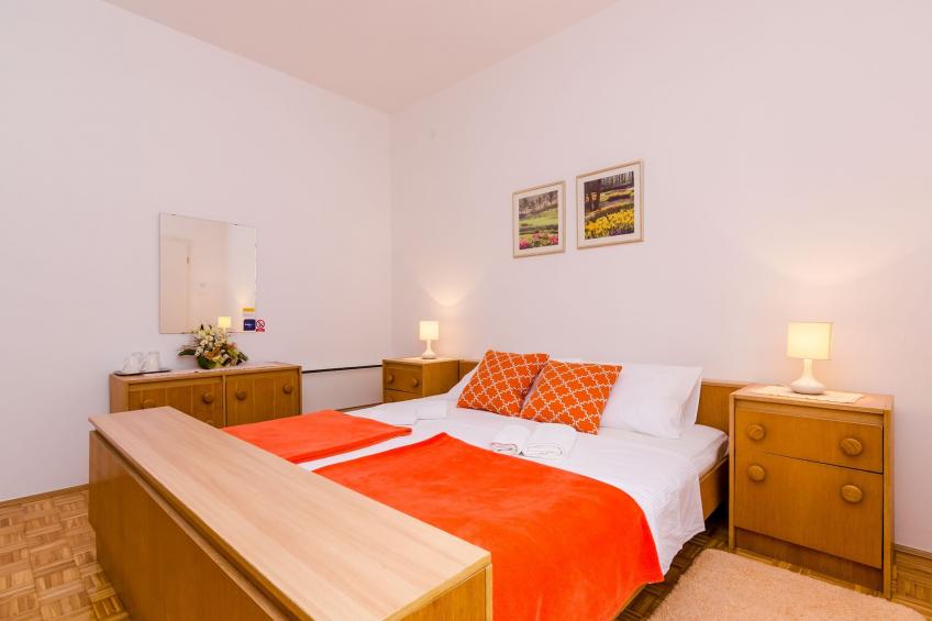 Rooms Batina- Standard Double Room-2 - foto 5