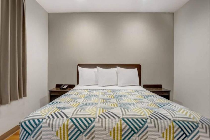 1 King Bed  Non-Smoking Micfridge - foto 19