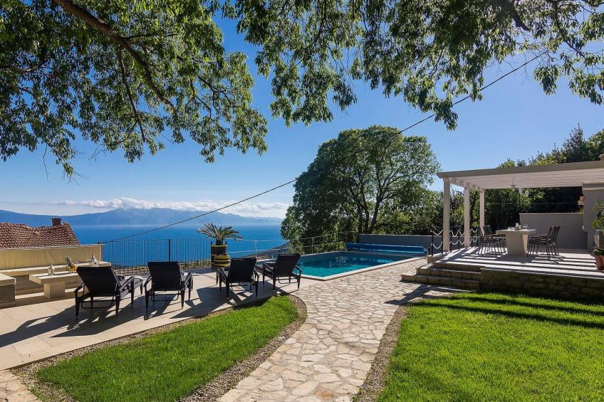 Schönes Steinhaus mit beheiztem Pool, Terrasse mit Meerblicl in ruhige Lage