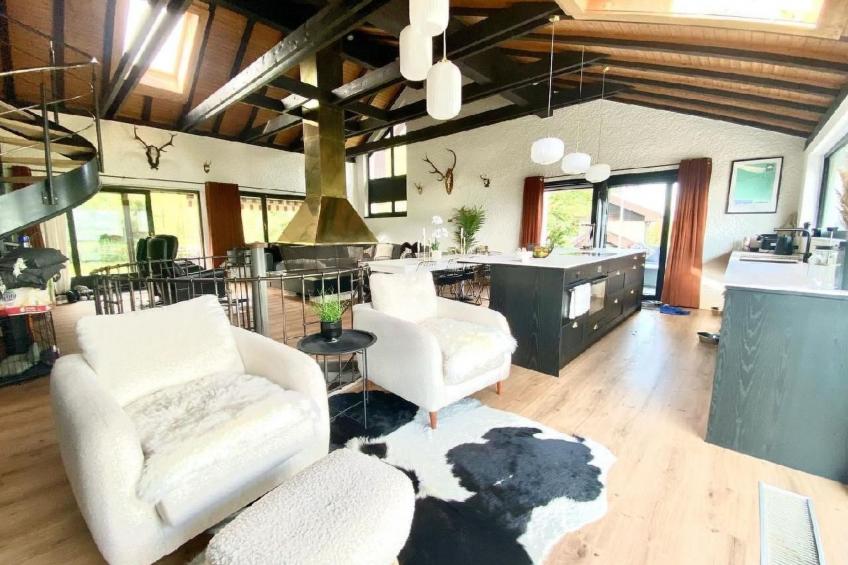 Chalet mit Garten, Grill und Terrasse