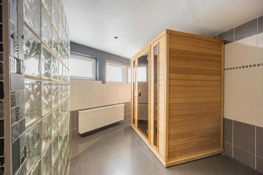 Magnifique maison de vacances pour 8 adultes avec pscine intérieure  Sauna Bains à remous et  Hamam - foto 28