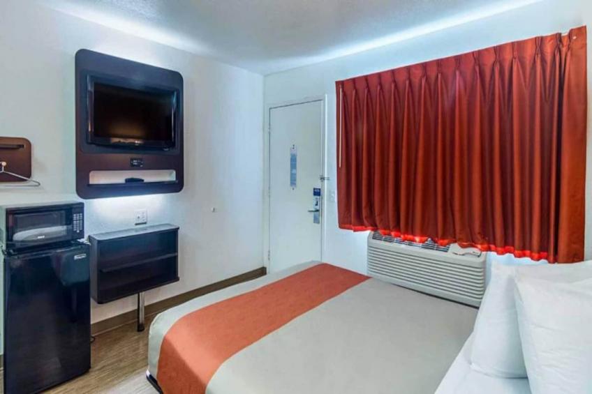 1 QUEEN BED  NON-SMOKING - foto 10