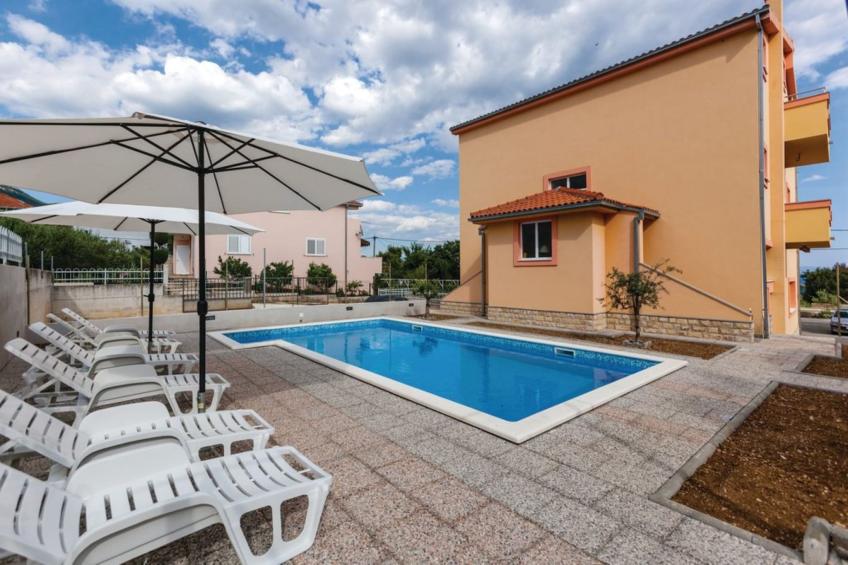 Chic and Stylish Kastel Novi Apartment with Pool - Five Bedroom Apartment With Pool - foto 13