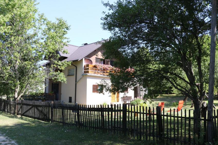 mit Garten, Grill und Terrasse