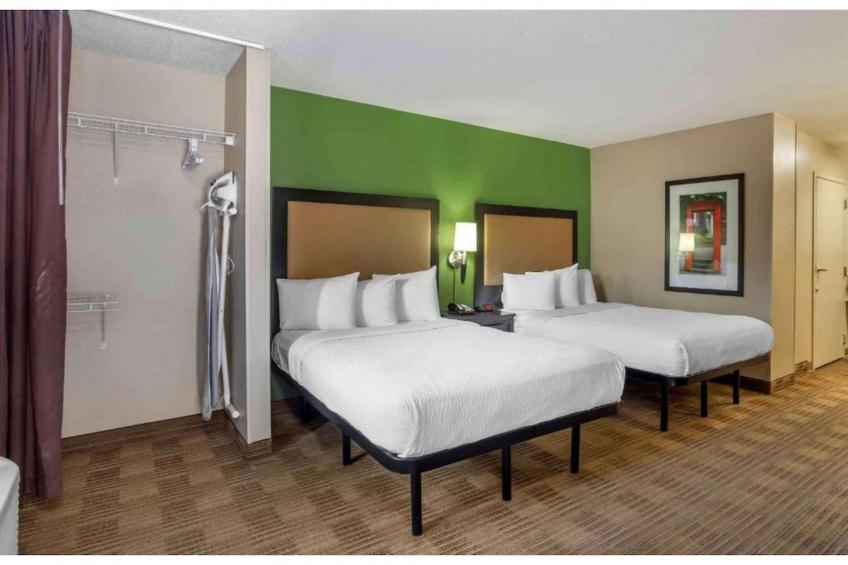 2 Queen Beds  Non-Smoking Kitchen - foto 17