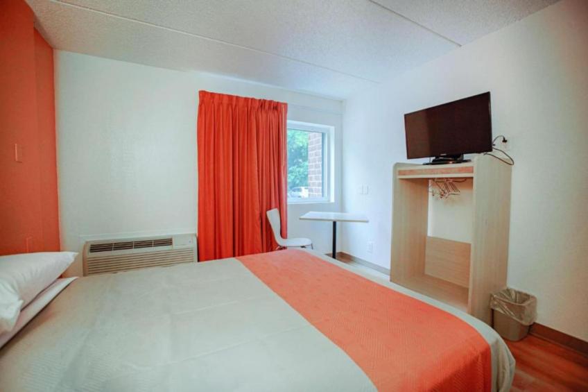 1 King Bed  Micfridge - foto 12