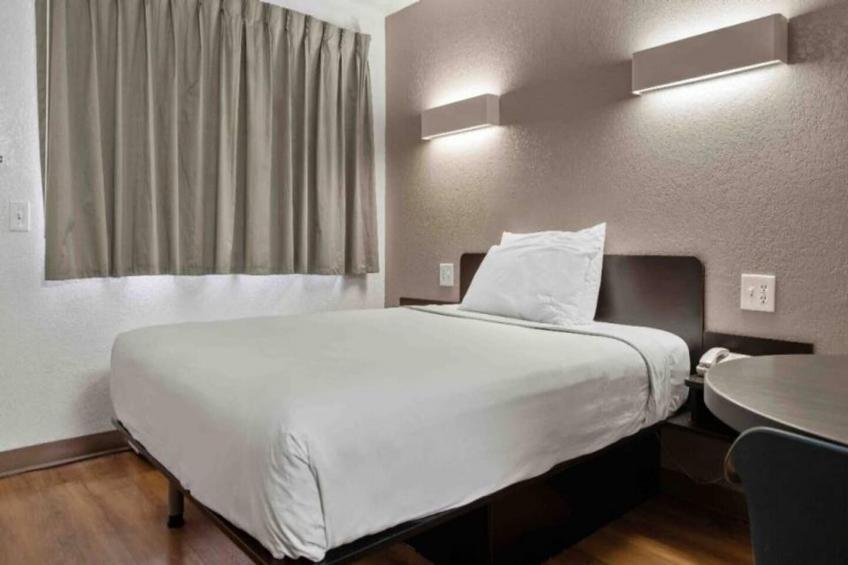 1 Queen Bed  ADA/Tub/Micfridge - foto 11