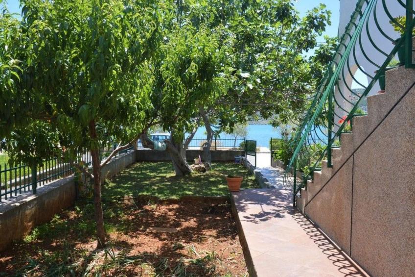 in Poljica mit privatem Parkplatz - foto 7