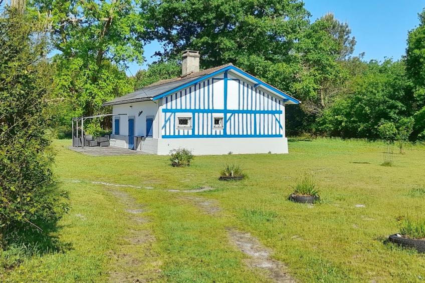 Großes Ferienhaus in Mézos mit Großer Terrasse