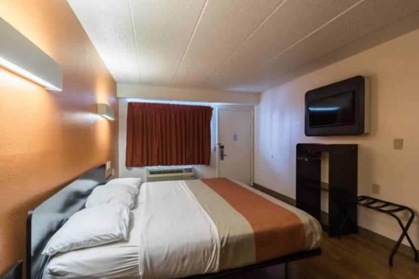 1 King Bed  Non-Smoking - foto 21