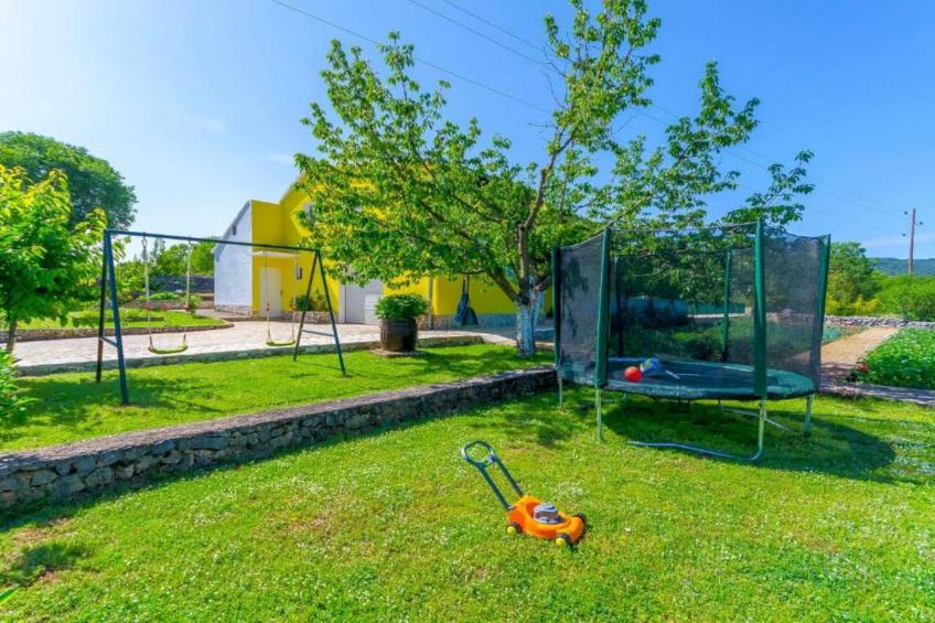 Tranquil Oasis Holiday Home Primorski Dolac with Pool - Three Bedroom Holiday Home with Pool - foto 21