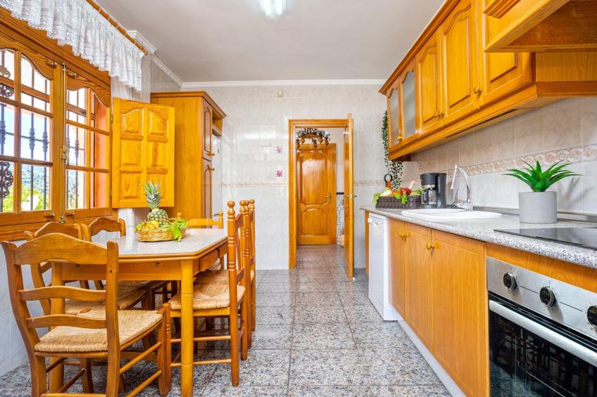 Familienhaus mit großzügigen Außenanlagen - foto 32