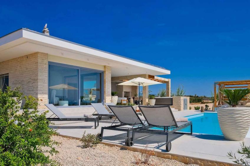 Villa met zwembad en uitzicht op zee - VW-YYXC7