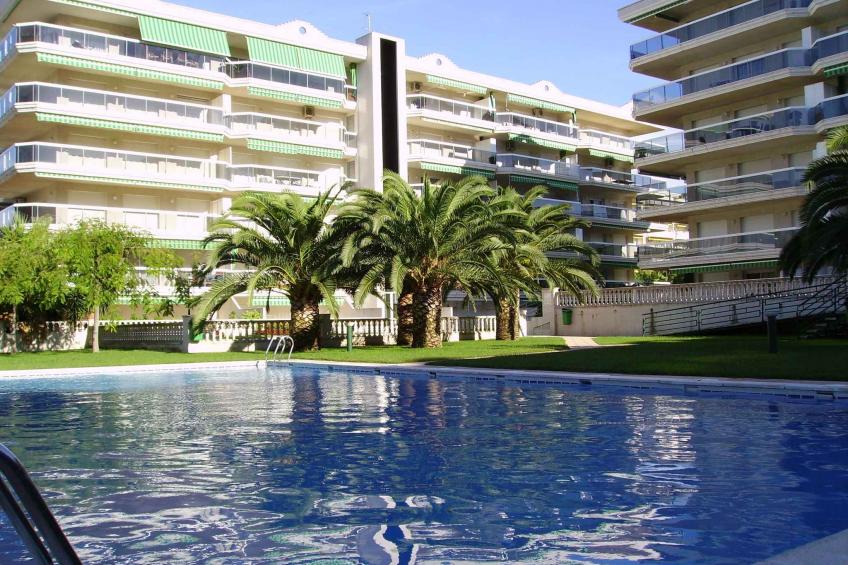 Holiday apartment with outdoor swimming pool - BF-CDH9