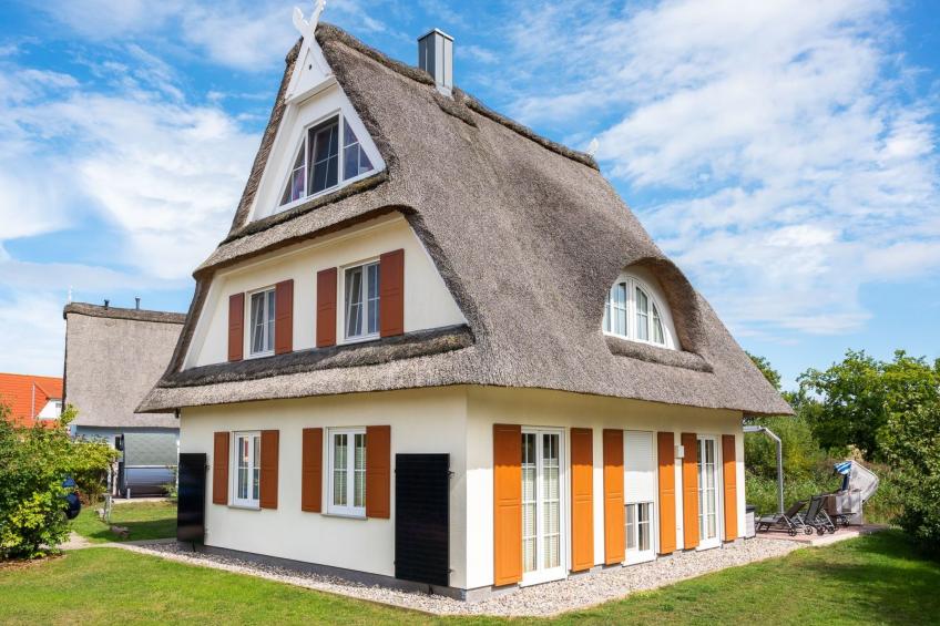 mit Garten und Whirlpool