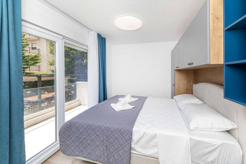 Expansive Retreat with Private Pool & BBQ, Near the Beach - Six Bedroom Villa - foto 18