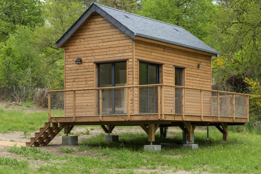 Le Domaine des MonÃ©diÃ¨res - Cabane de charme vue Lac 2ad  2enf -12ans