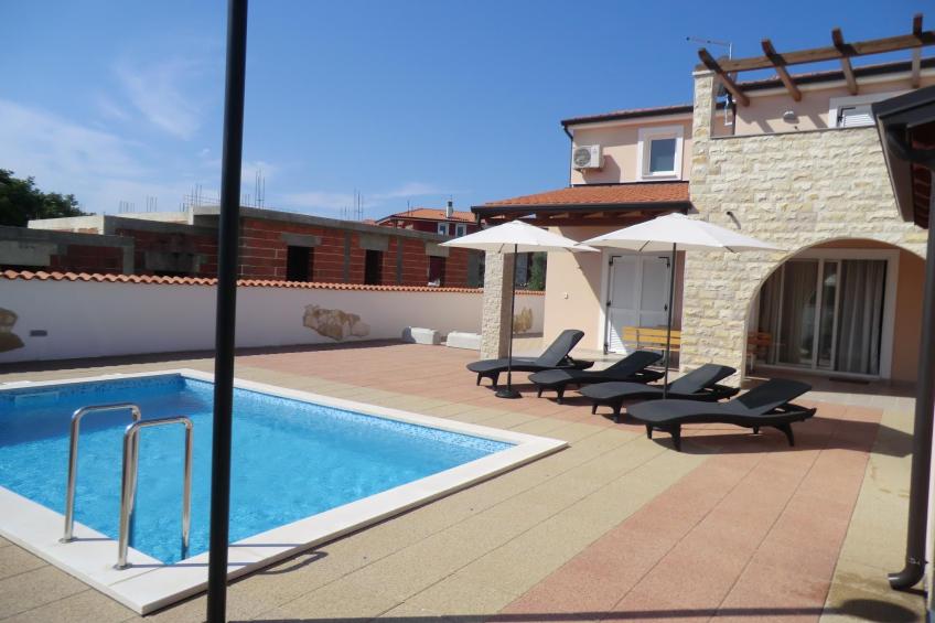 mit Pool, Terrasse und Parkplatz - foto 22