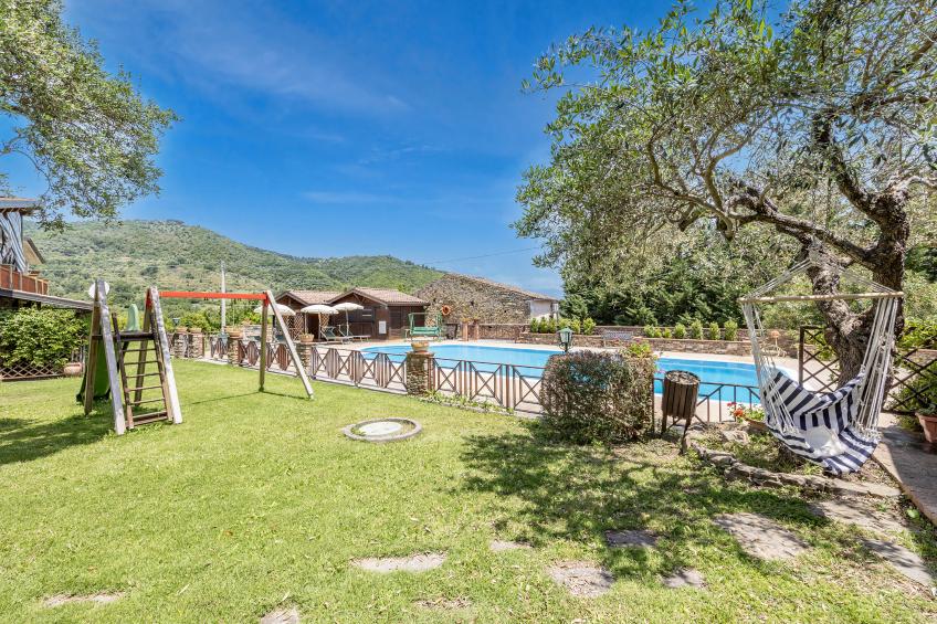 Local Stone Cottage With Shared Pool