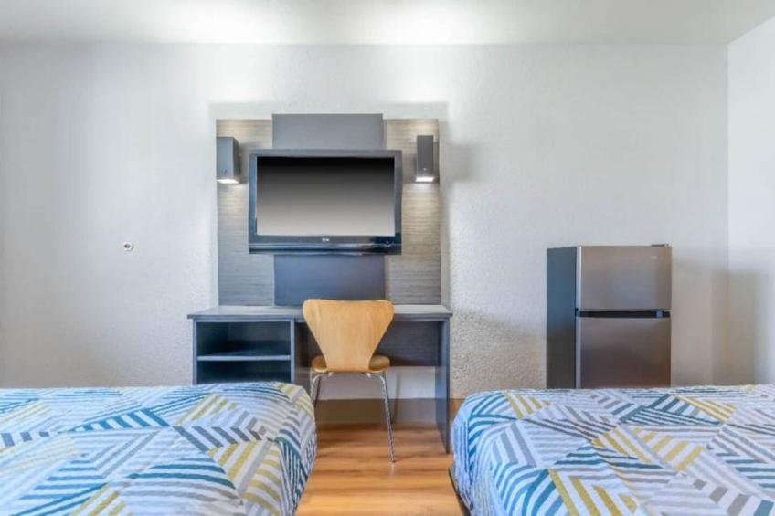 2 Full Beds  Renovated Mini Fridge - foto 6