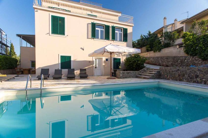 Holiday apartment with pool - BF-X733