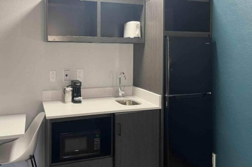 1 King Bed  Non-Smoking Kitchen - foto 4
