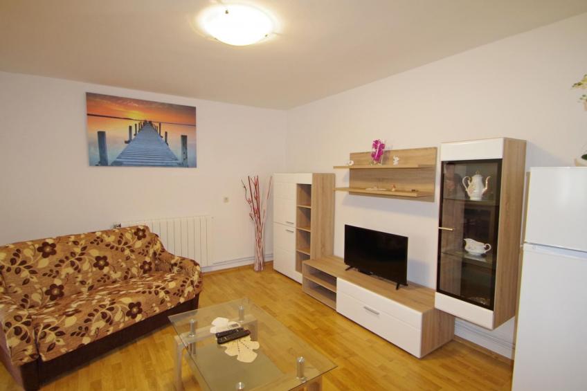 Schönes Haus mit großer grüner Umgebung, Pool - foto 33