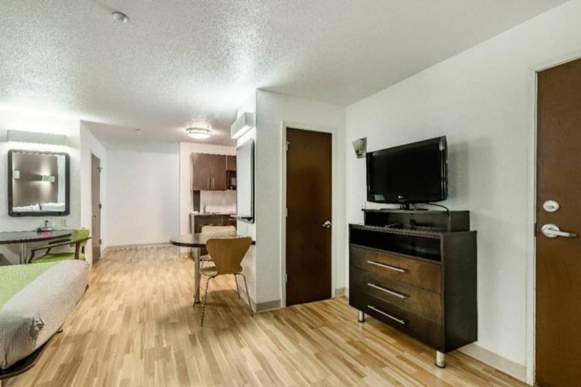 2 Full Beds  Non-Smoking Kitchen - foto 26