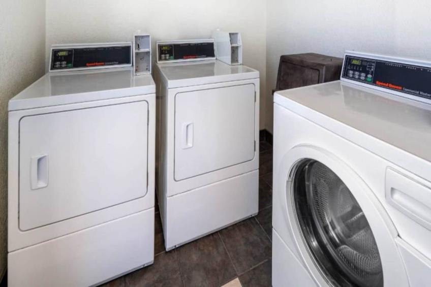 2 FULL BEDS  MINI FRIDGE - foto 21