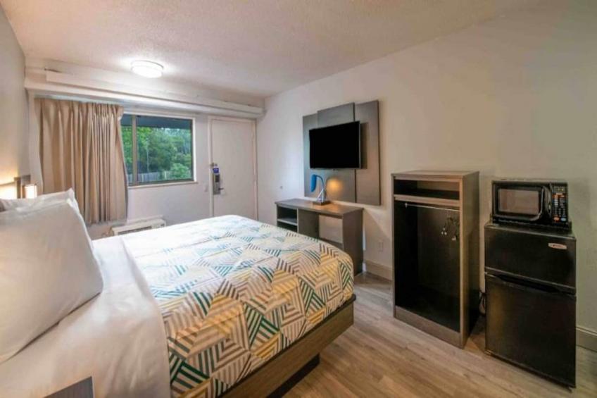 1 King Bed  Mobility Accessible Tub Nsmk - foto 7