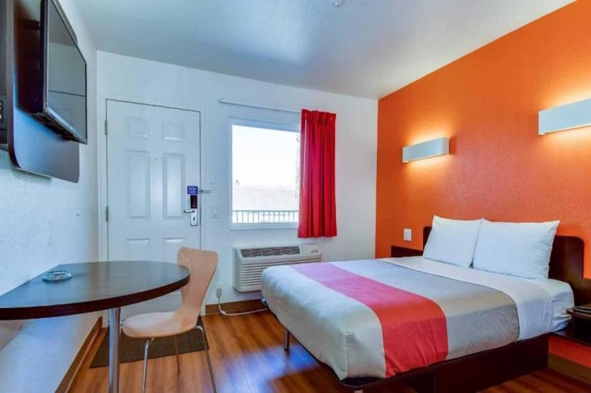 1 Queen Bed  Smoking - foto 7