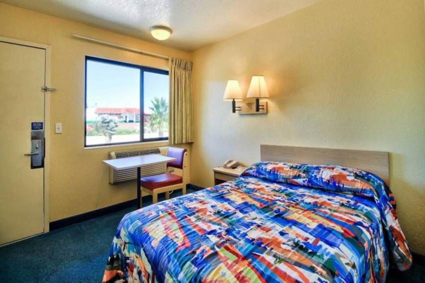 1 QUEEN BED  MOBILITY ACCESSIBLE TUB NSMK - foto 5