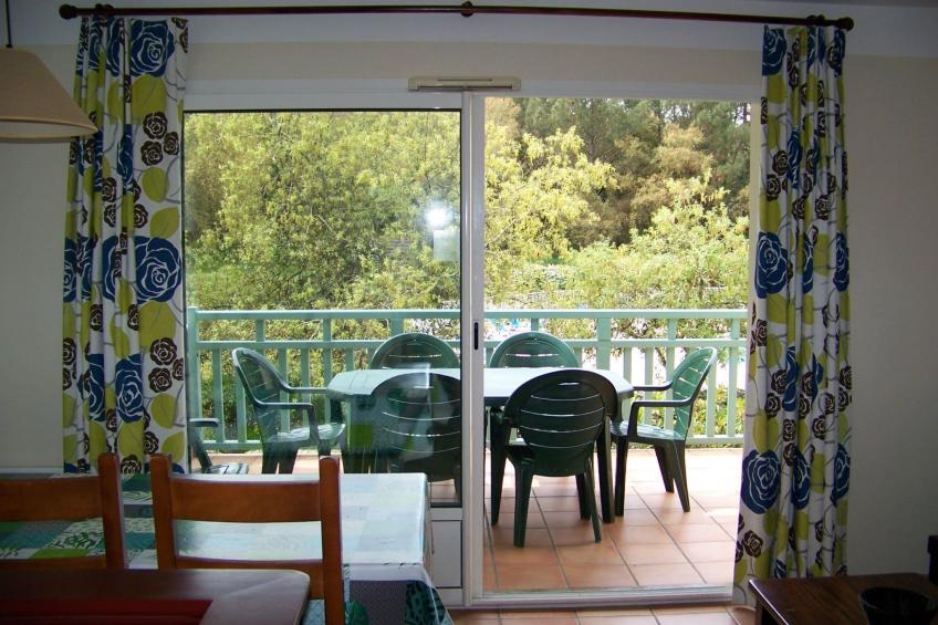 Schönes Appartment in ruhiger Lage in einer baumbestandenen Residenz mit beheiz - foto 8