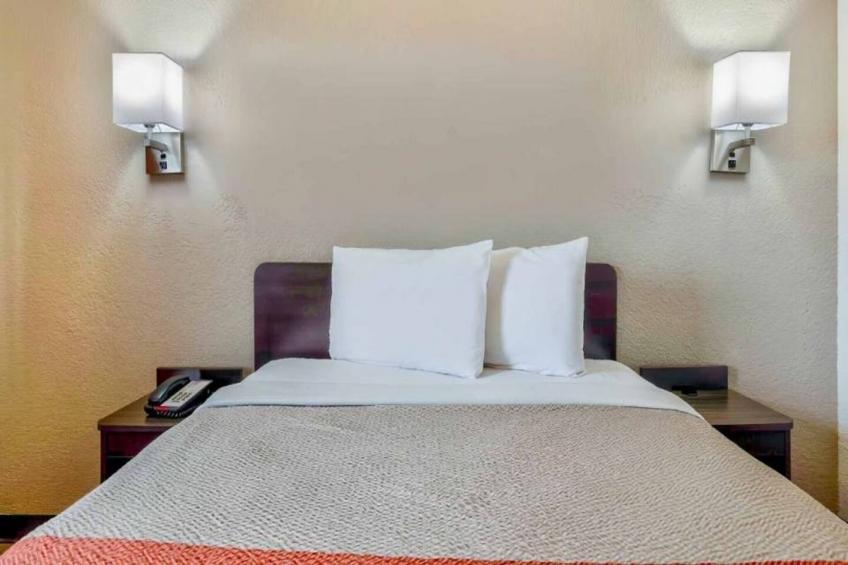 1 Queen Bed  ADA/RI Shower - foto 11