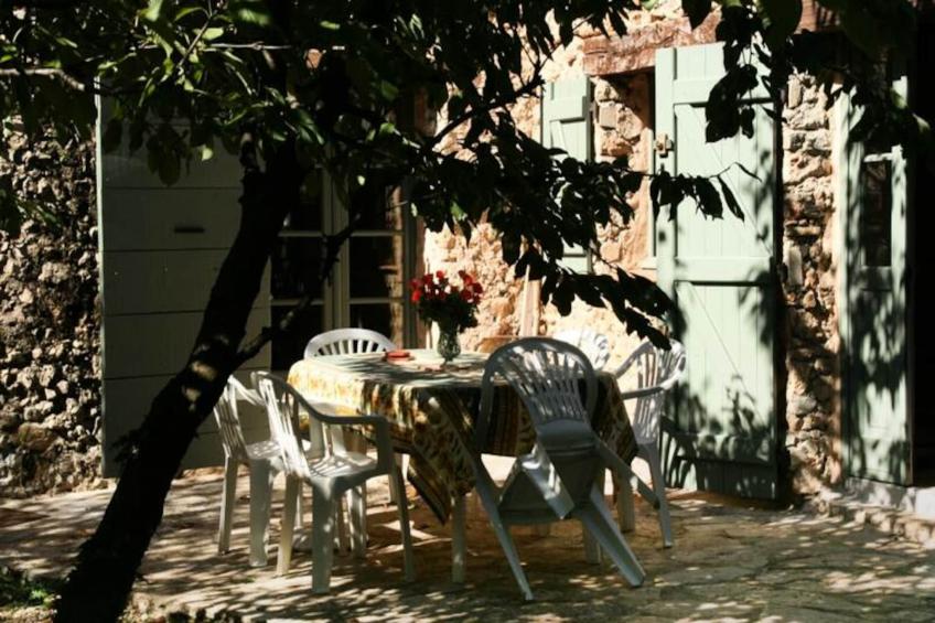 Le Jas, Mas De Charme, Piscine Partagée , Nature, Calme, 6 Ha En Provence