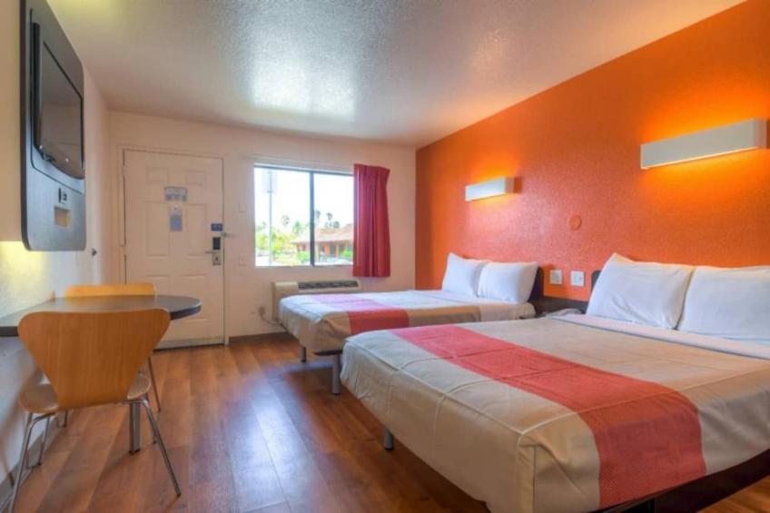 2 Full Beds  ADA/Tub Non-smoking - foto 12