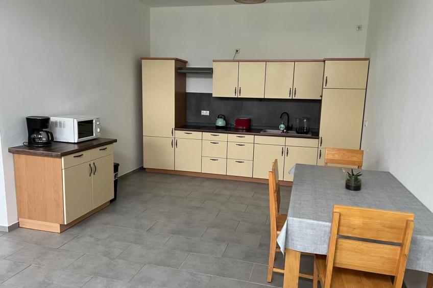 Große, möblierte Wohnung mit Garten - foto 3