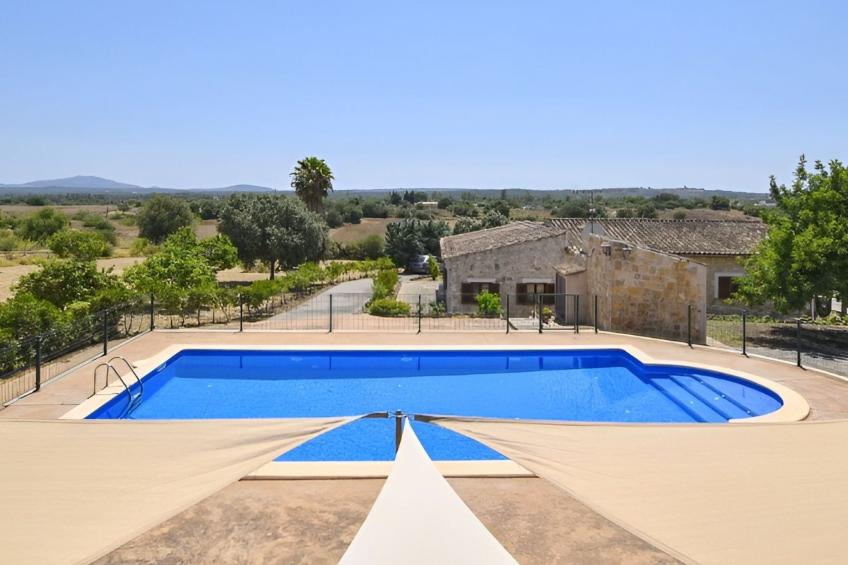 Finca mit großem eingezäunten Pool und Klimaanlage. - foto 3