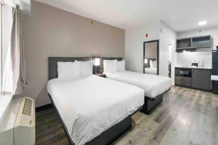 2 Queen Beds  Deluxe Non-Smoking